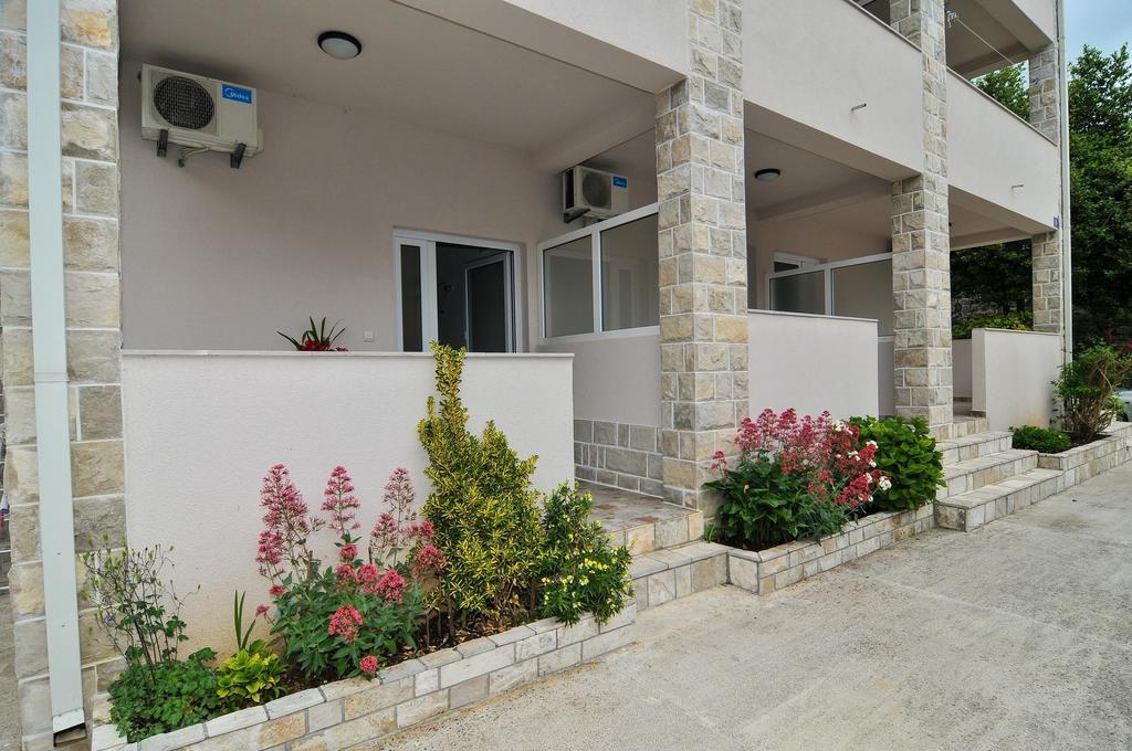 Samardzic Daire Tivat